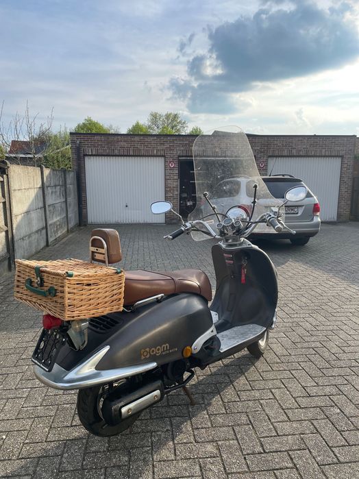 Vând scuter 50cc 4t