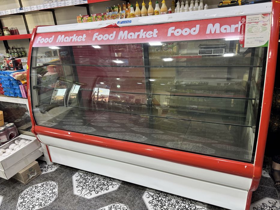 Холодильная ветрина срочно продаётся