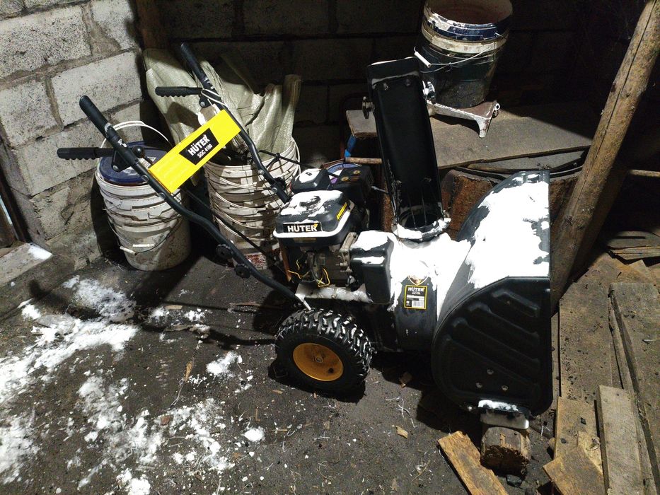 продам снегоуборочьную машину бу срочно