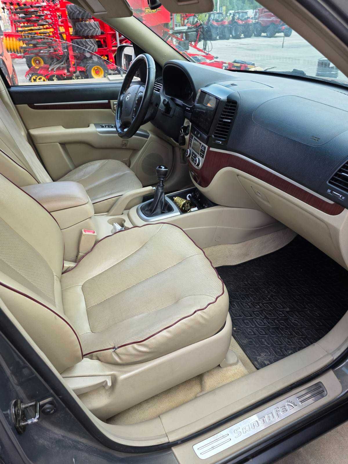 Hyundy 100Santa Fe 2