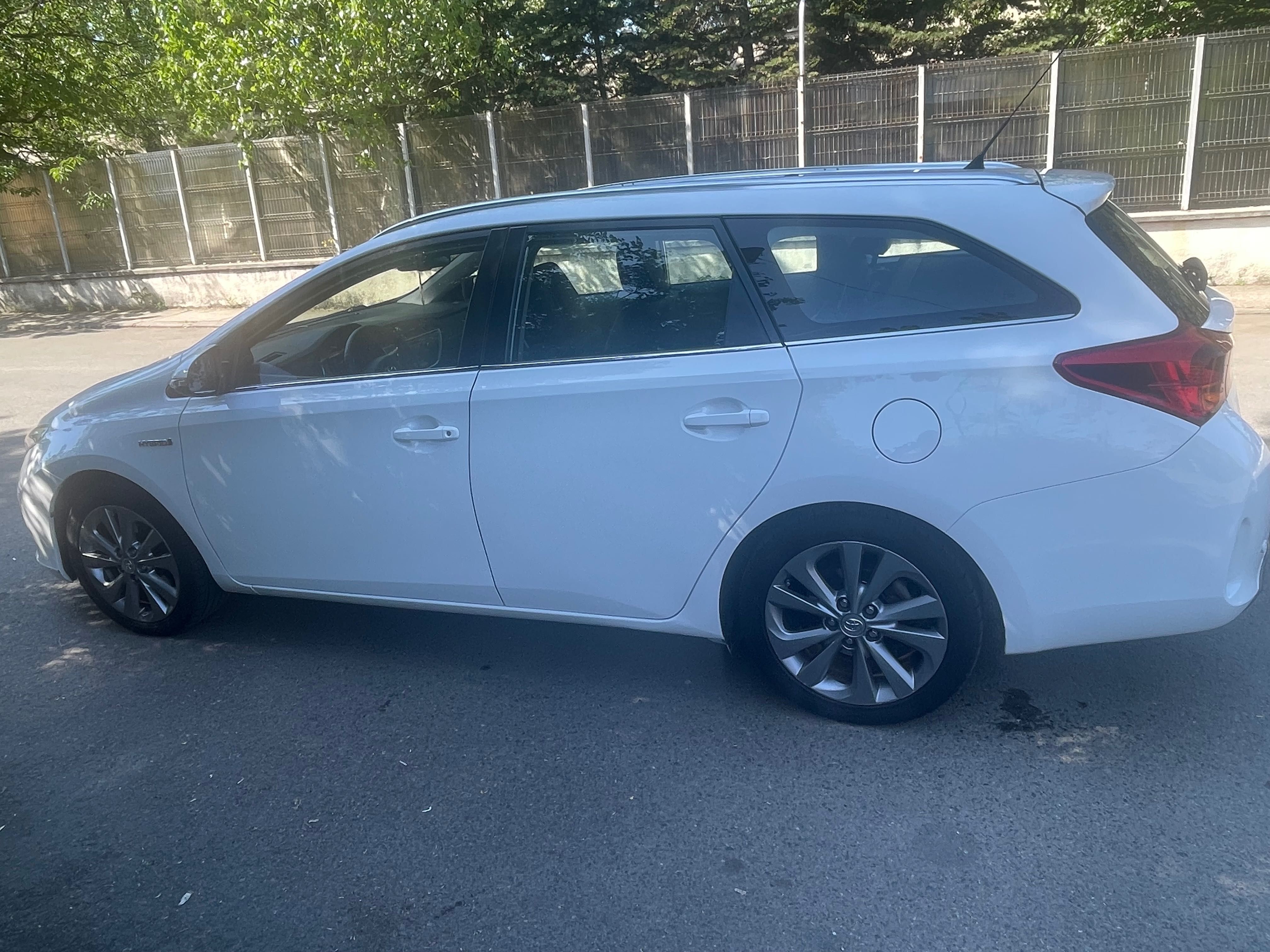 Toyota Auris Hybrid