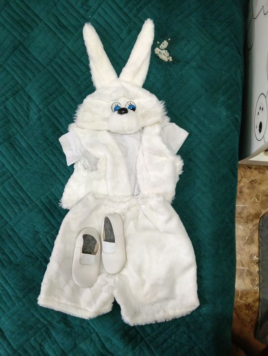 Продам костюм зайчика
