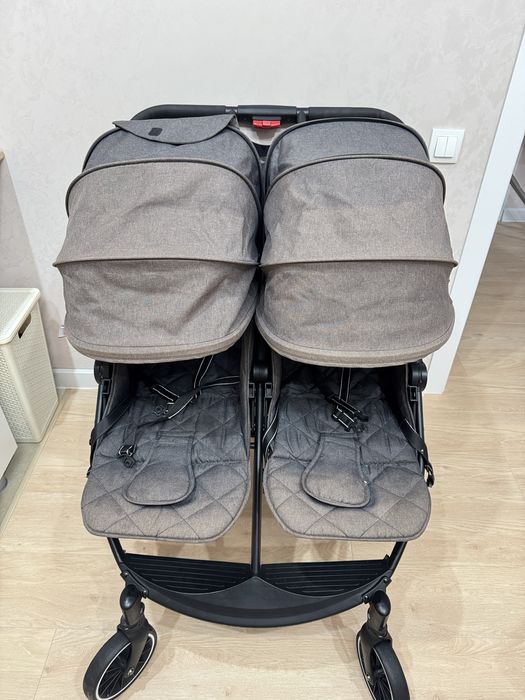 Коляска для двойняшек