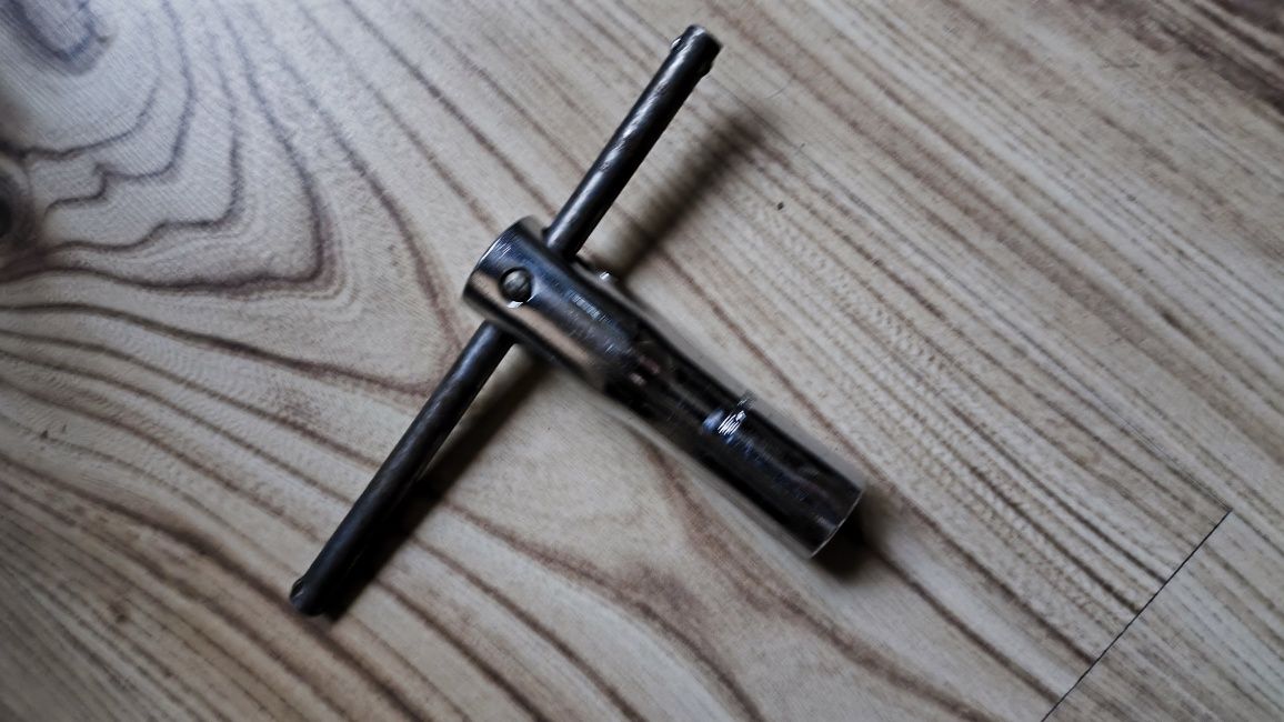 Ключове за запалителни свещи Facom 16 mm