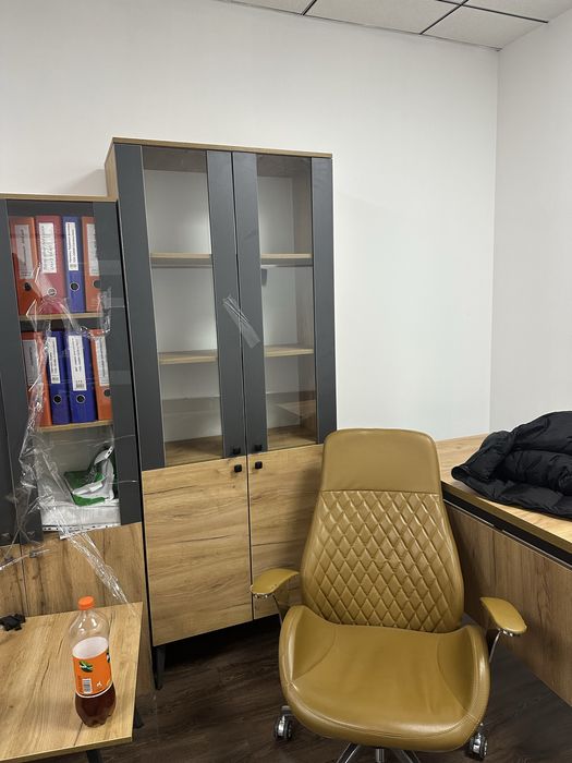 Продам шкафы и прочую мебель для офиса