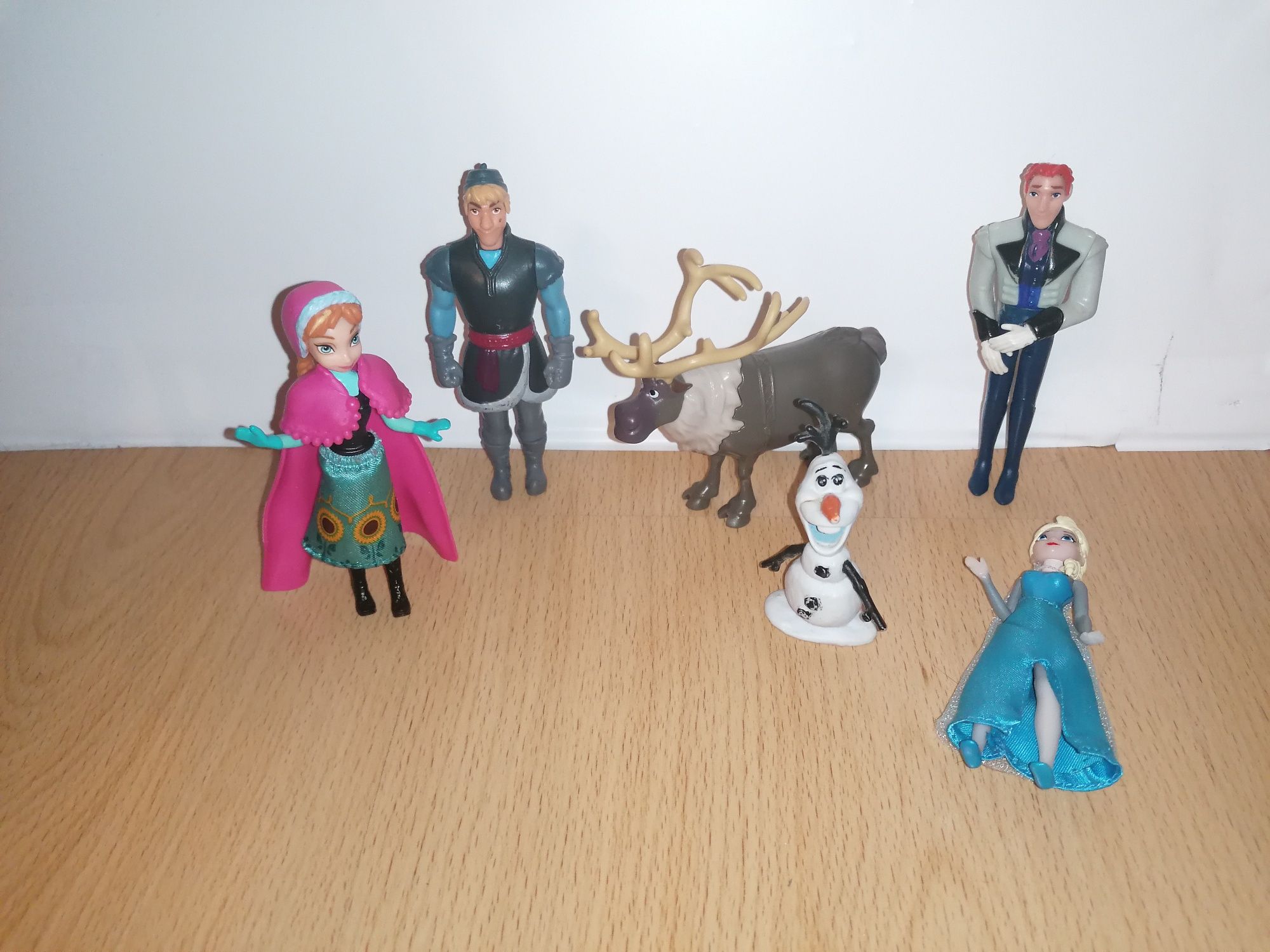 Elsa Frozen sanie cu figurine