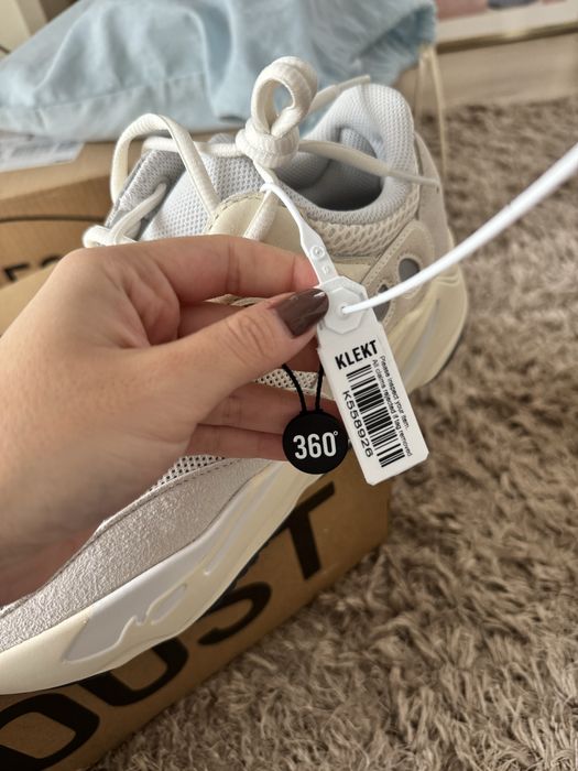 Yeezy Boost 700 Analog Barbati