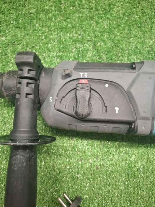 Перфоратор на Makita HR2470