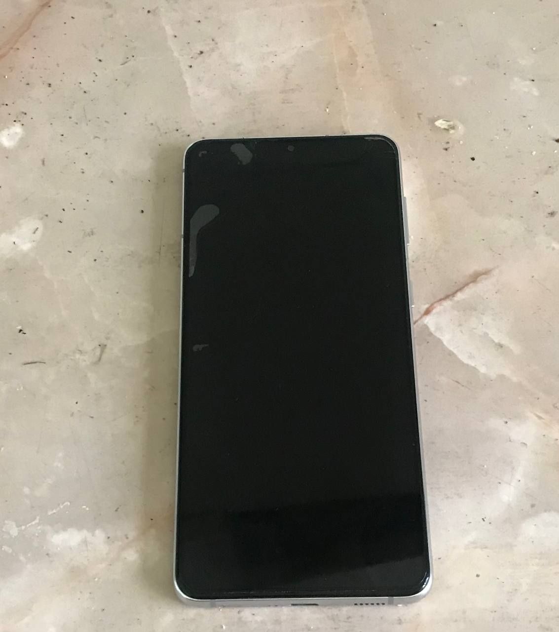Galaxy 21 + 5g  xotira 256/12 hammasi yaxshi