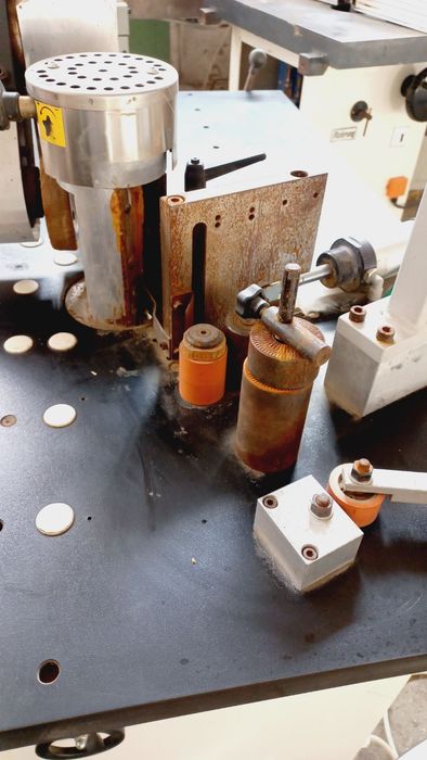 кантираща машина за праволинейно и криволинейно кантиране