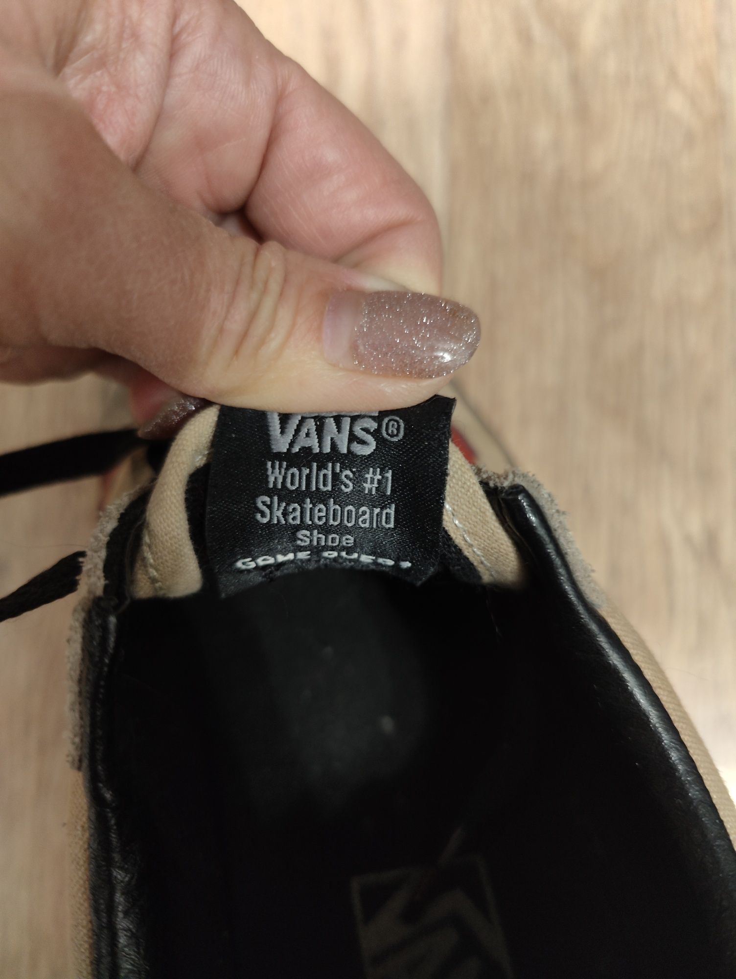 Продам кроссовки VANS