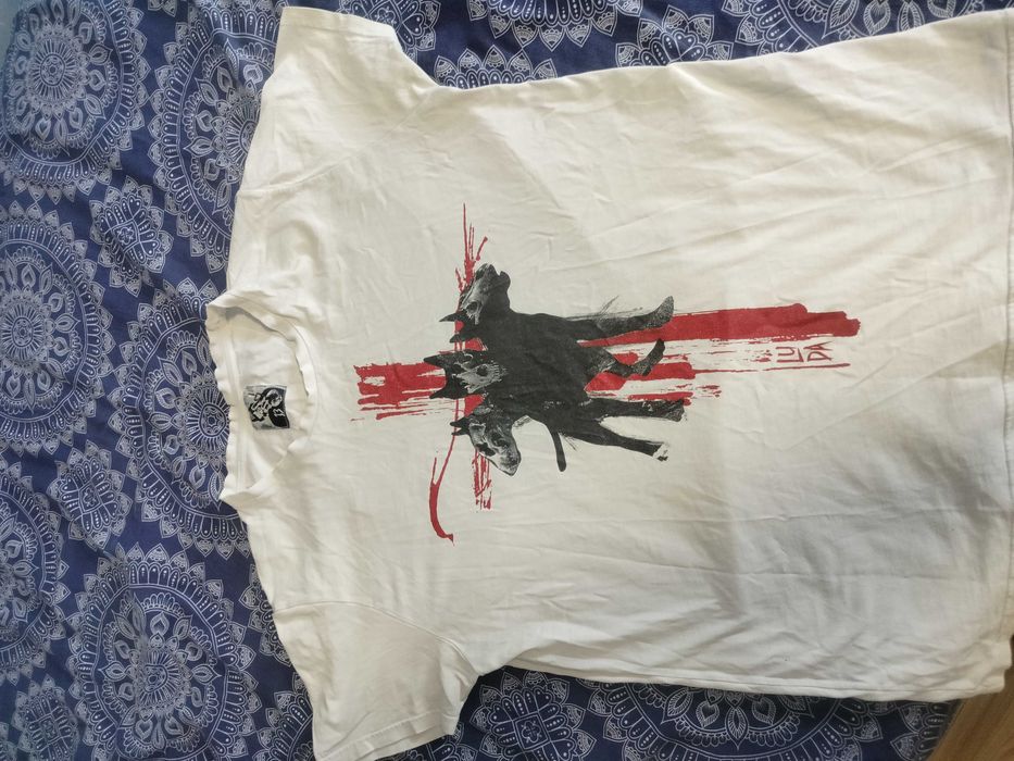 Тениска Luda M/L размер носена е няколко пъти