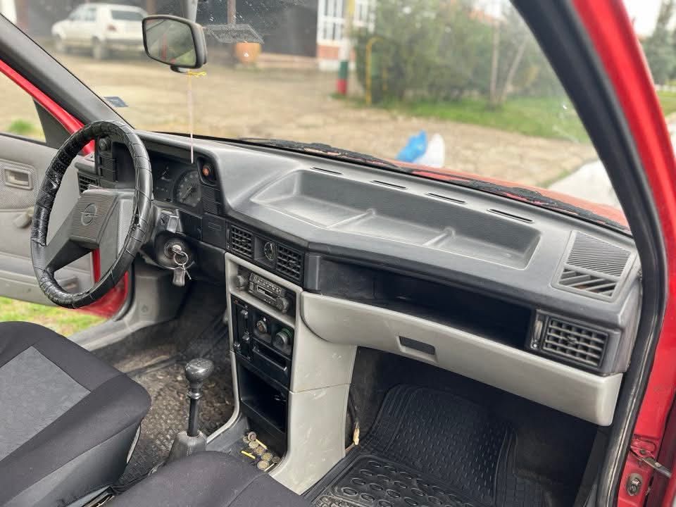 Opel Kadet 1.3 бензин
