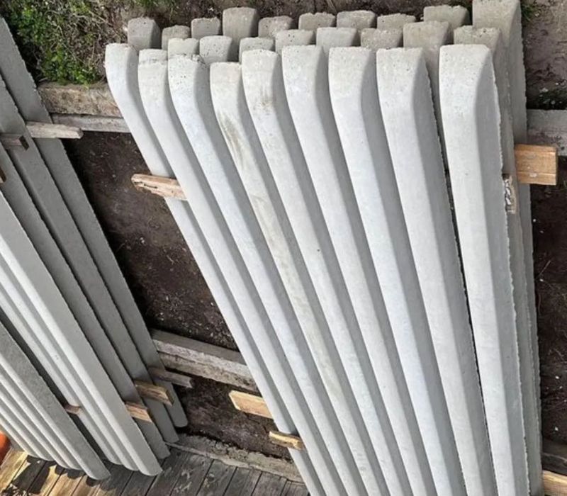 Stâlpi vie / livezi / garduri/ beton