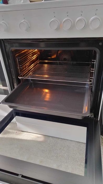 Готварска печка-фурна с керамичен плот BEKO-БЕКО 72 литра 2200 W