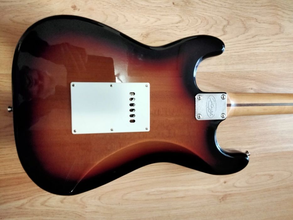 Електрическа китара Stagg-екранирана с медно фолио