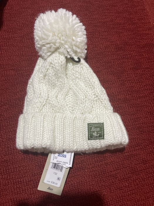 Бежевая шапка ross
