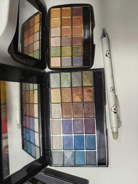 Палитри за грим . Лична употреба