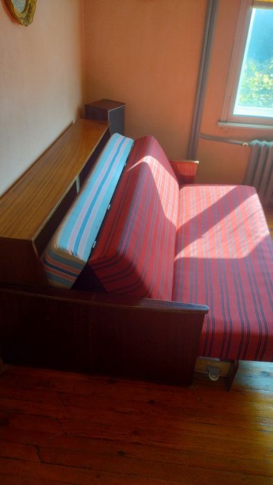 Разтегателен диван