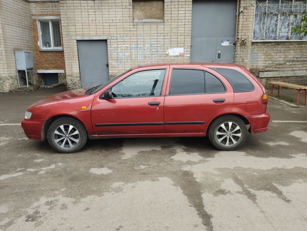 Продам Nissan Almera 1996 год 1.4 объём