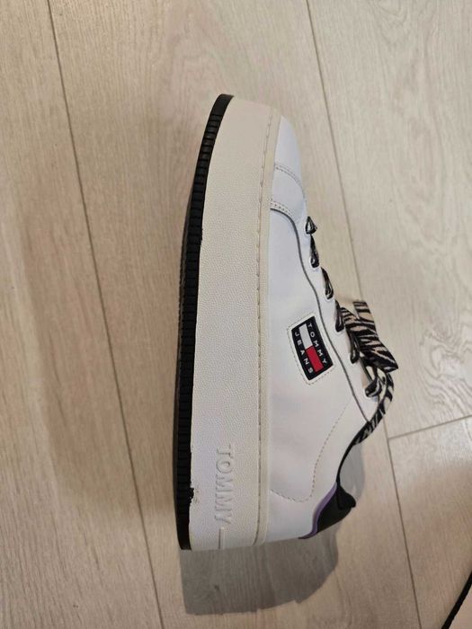 Tommy Hilfiger, 40 номер