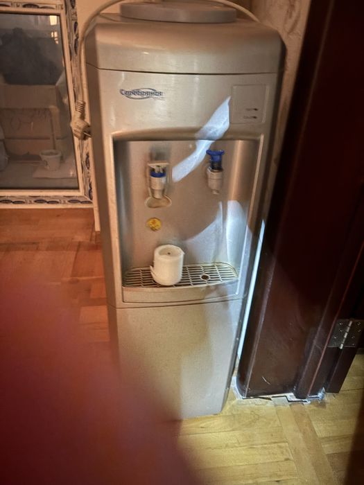 Продам кулер диспенсор для воды