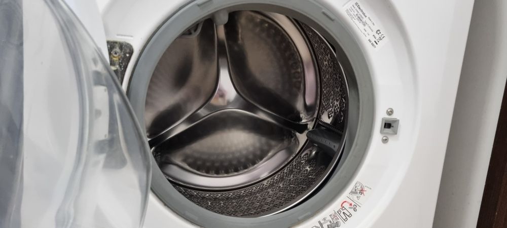 Masina de spalat rufe cu uscator Electrolux  EWW1476WD