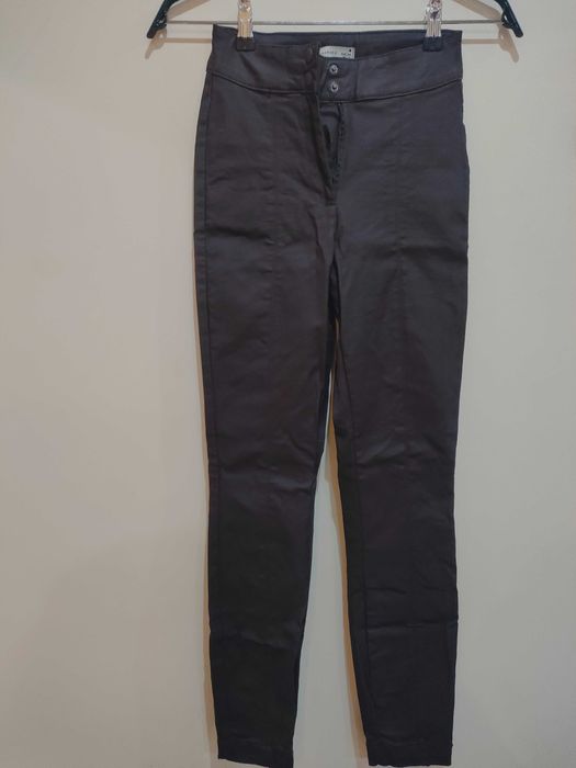 Pantaloni cu efect de piele, Reserved