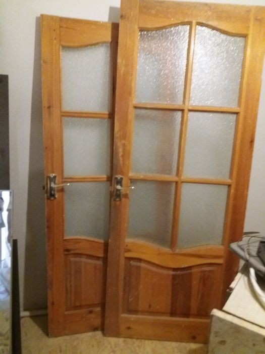 Двери деревянные, лакированные