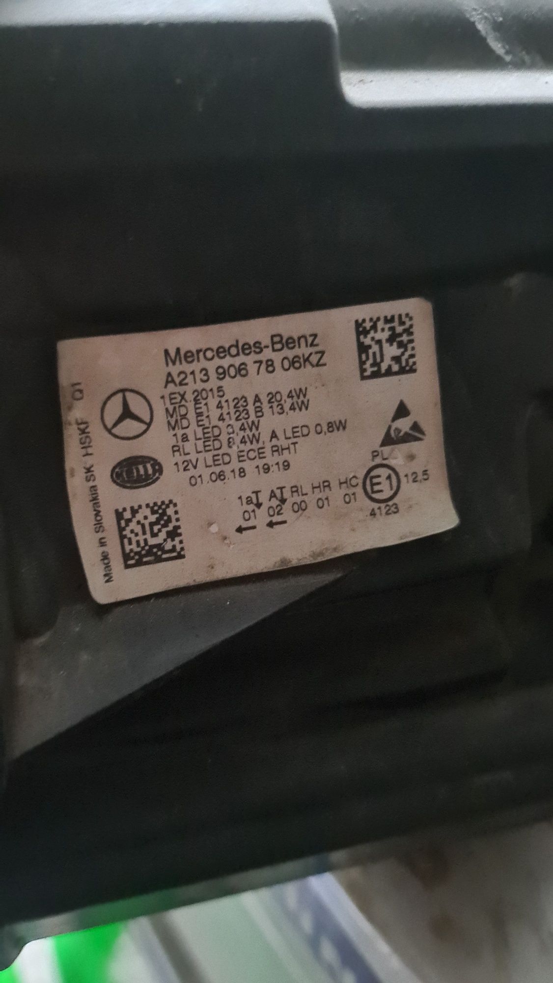 Продам фару правую w213