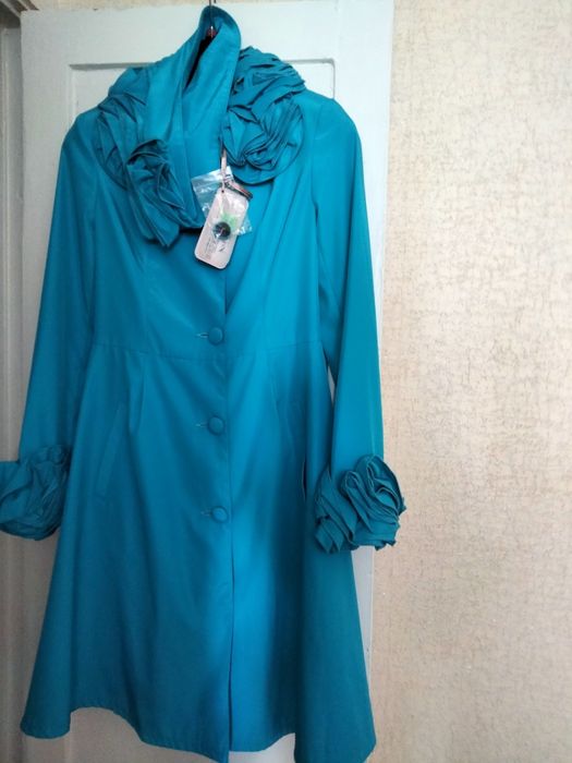 Продам плащ женский новый р44