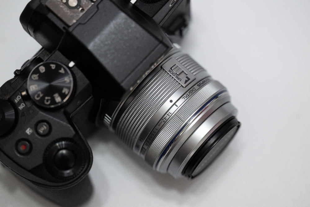 Panasonic Lumix DMC- G80 + 2 obiective