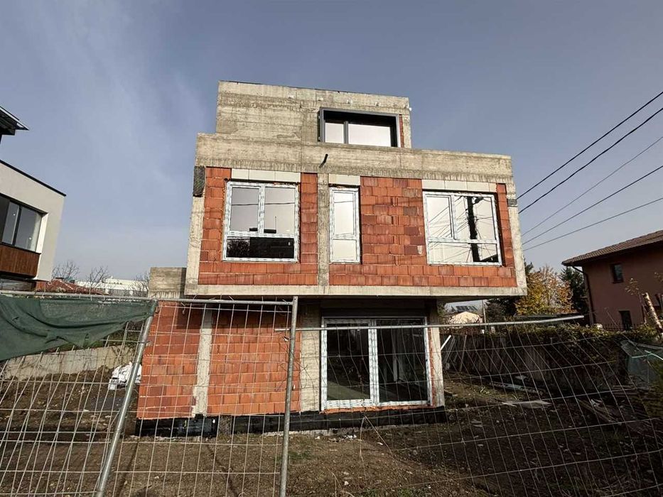 Продава се Къща в София, Център - 209 кв.м за 1318 €/кв.м - Снимка #1