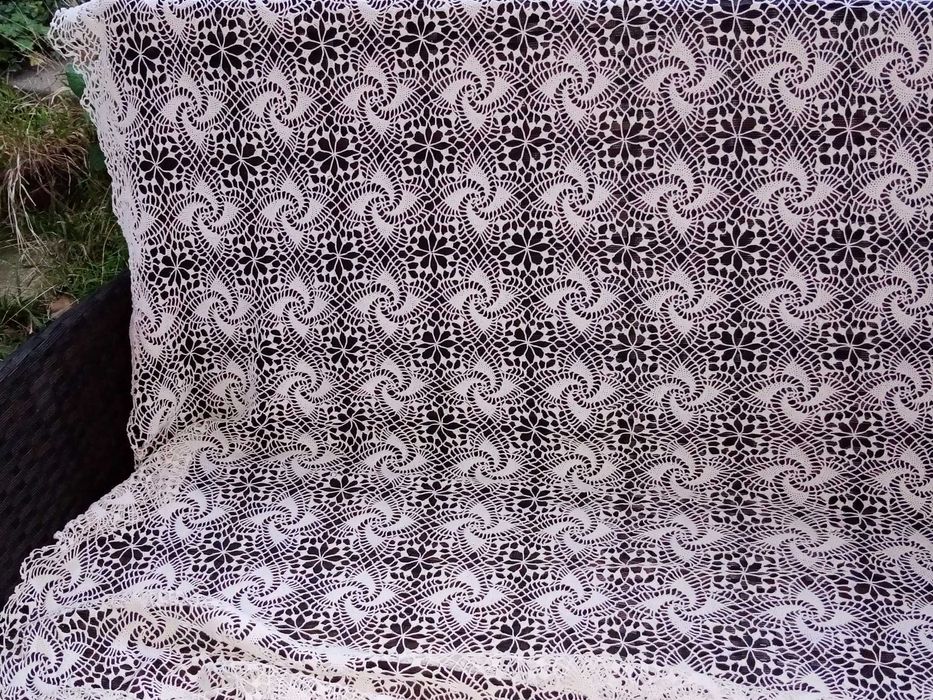 Покривка за голяма маса или легло - 190/120