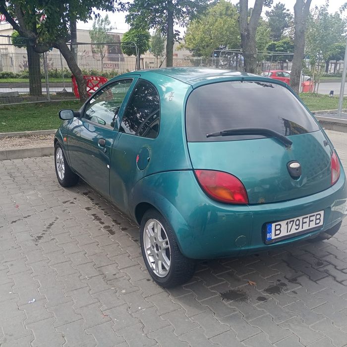 Vând auto Ford ka