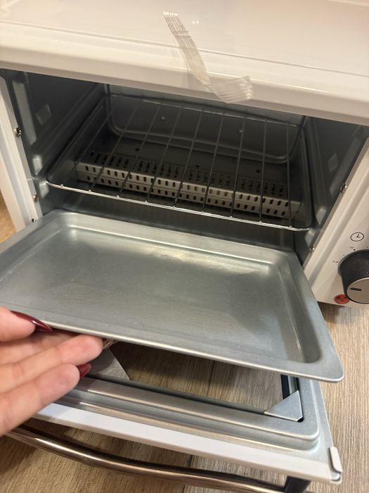 Нова електрическа печка малка