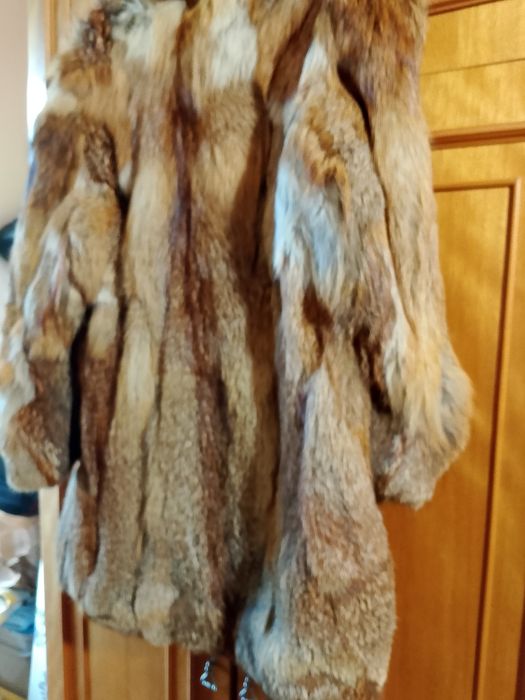 Продавам кожух от лисици