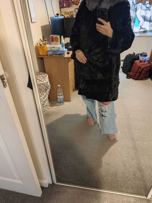 Haina blana bizon cu guler de vulpe argintie