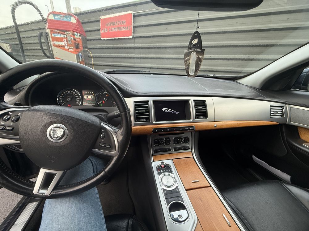 Jaguar XF - 2012
