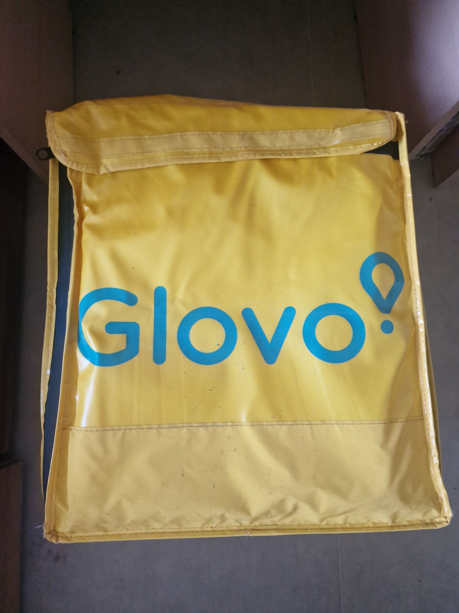 Geantă Glovo ca nouă