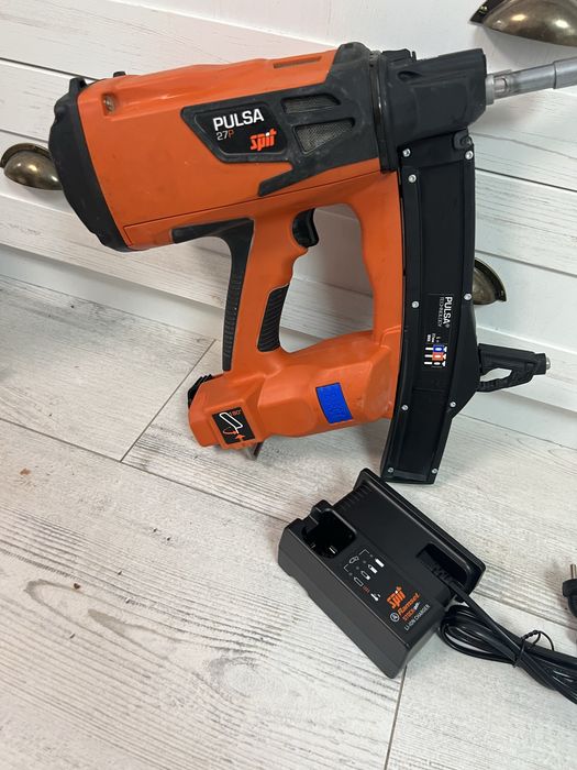 Pistol cuie Spit pulsa P27