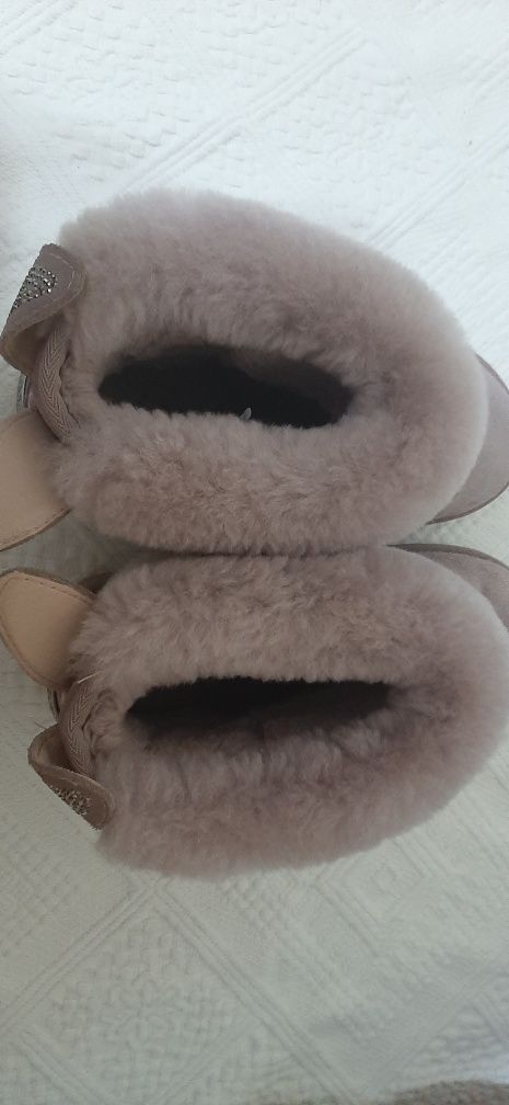 Cizme model UGG,marimea 36 merg pt 35 ,int.22 cm