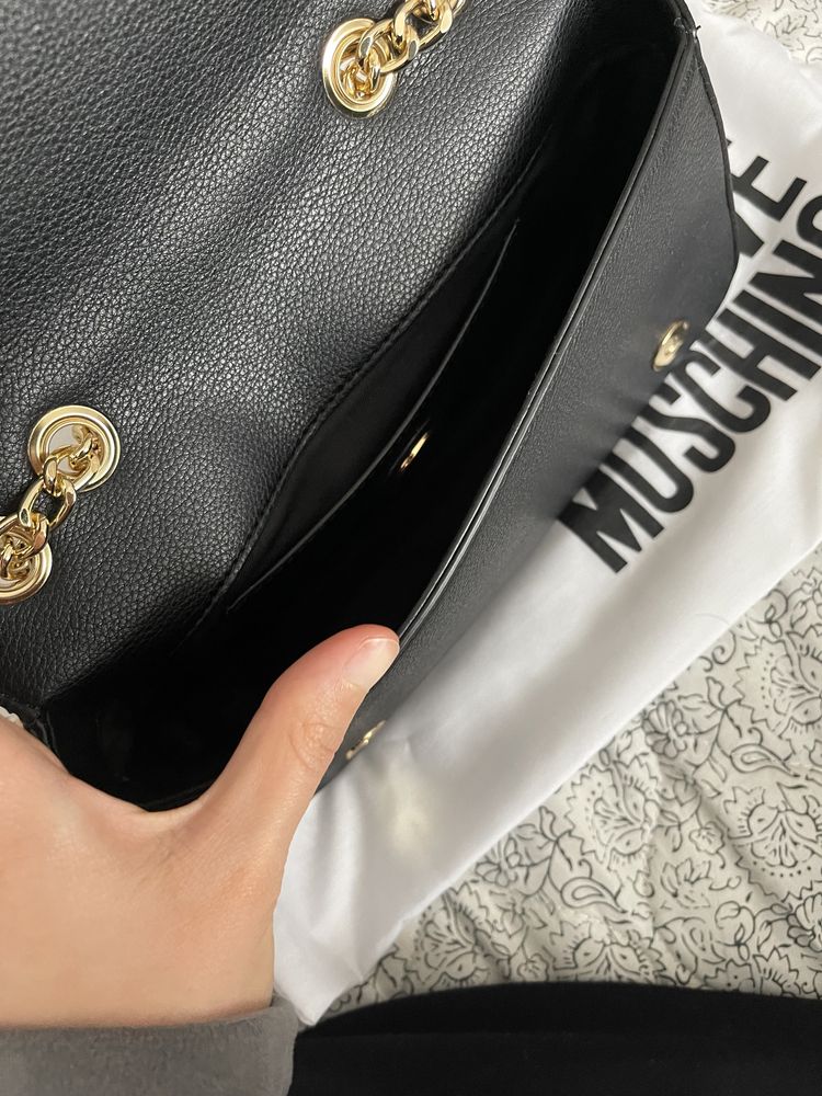 Оригинална чанта Love moschino