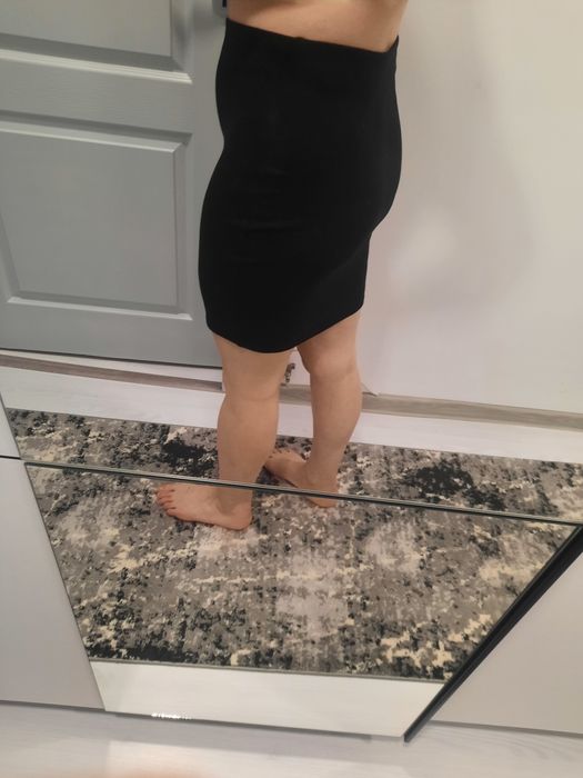 Fustă scurtă, neagră, conică, mărimea 38, marca AMISU