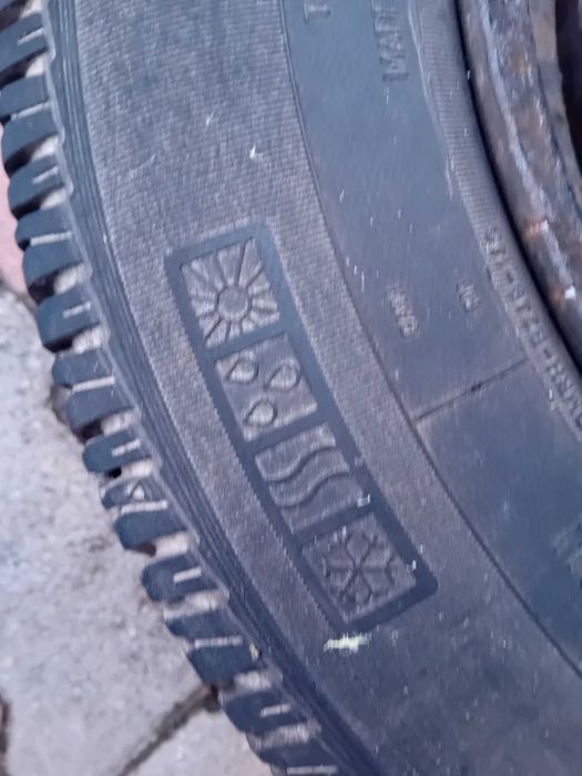 Vand cauciucuri iarna 155/80 R 13 aproape noi folosite un sezon
