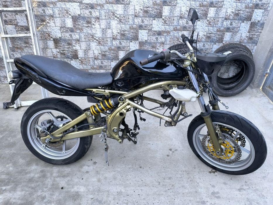 Само на части Kawasaki er6