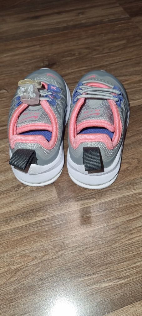 Детски маратонки nike air max за малко момиченце