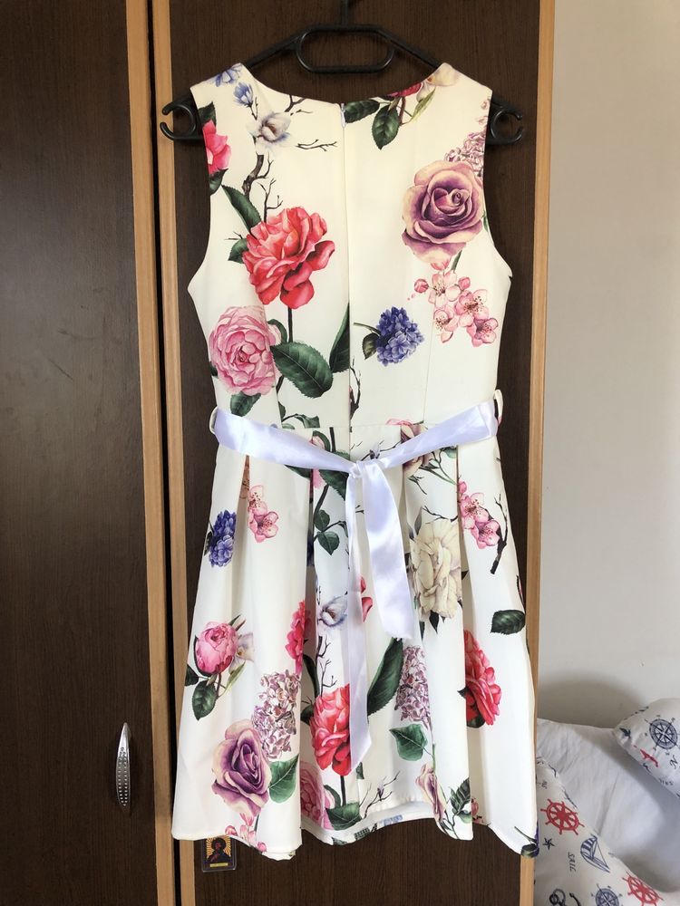 Rochie de vara cu imrpimeu floral