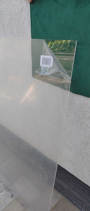 Placă de plexiglas de 4mm grosime incoloră.