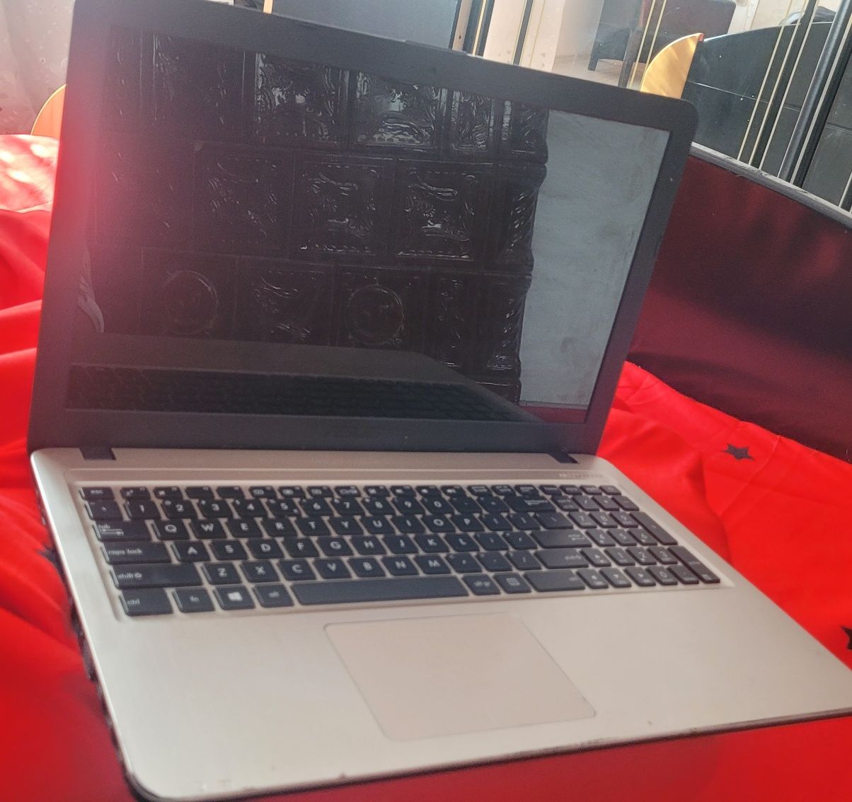 Laptop Asus în stare foarte bună